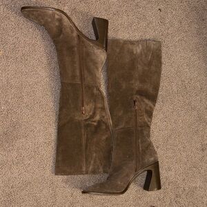 Chic Suede Knee-High Heeled Boots